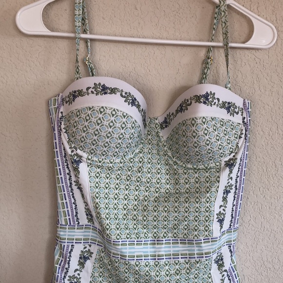 TORY BURCH
Lipsi printed underwired swimsuit - Picture 5 of 13